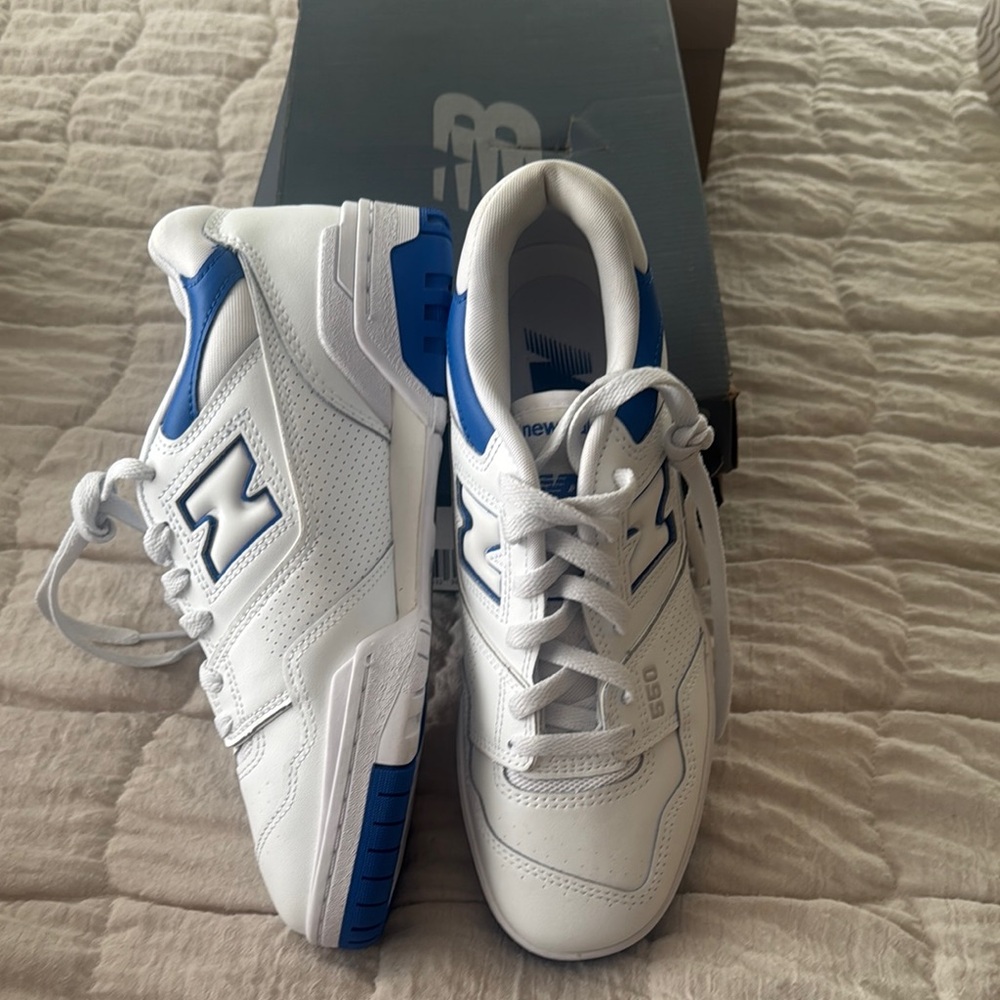 🛑Sold🛑New Balance White and Blue Athletic Shoes
